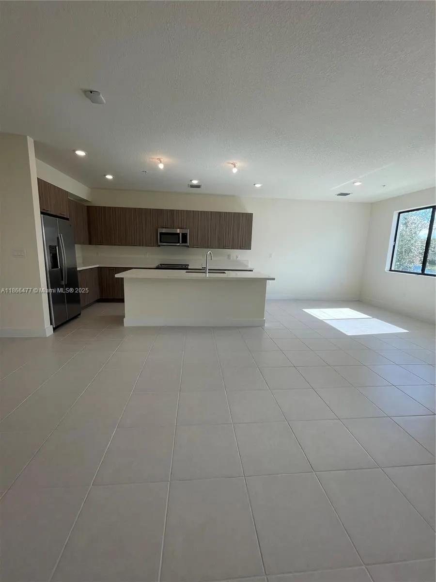 8265 NW 41st St, #C-107