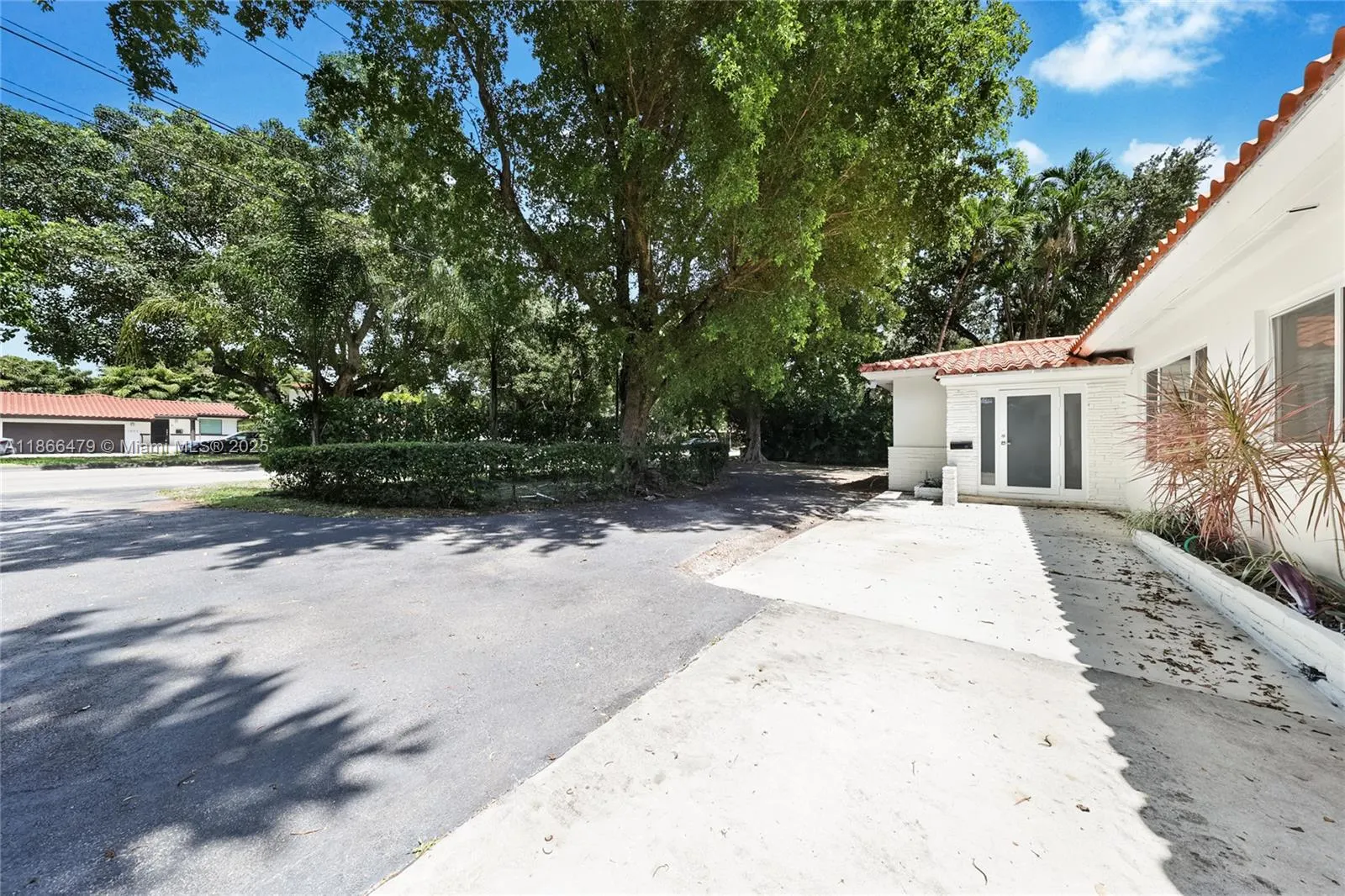 1410 Bird Rd