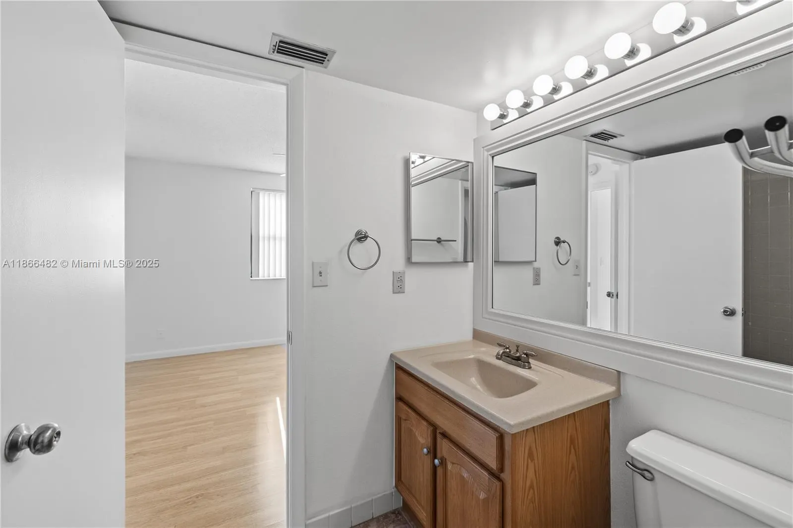10105 W Sunrise Blvd, #104
