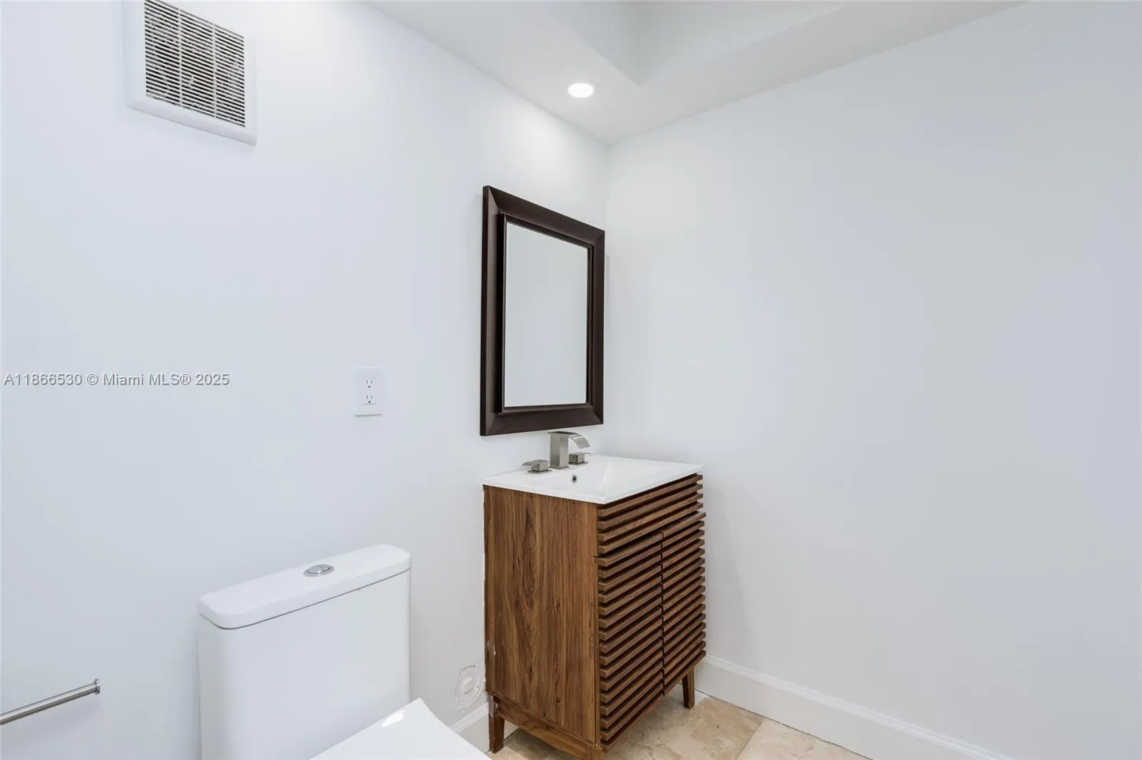3776 NE 166th St, #108