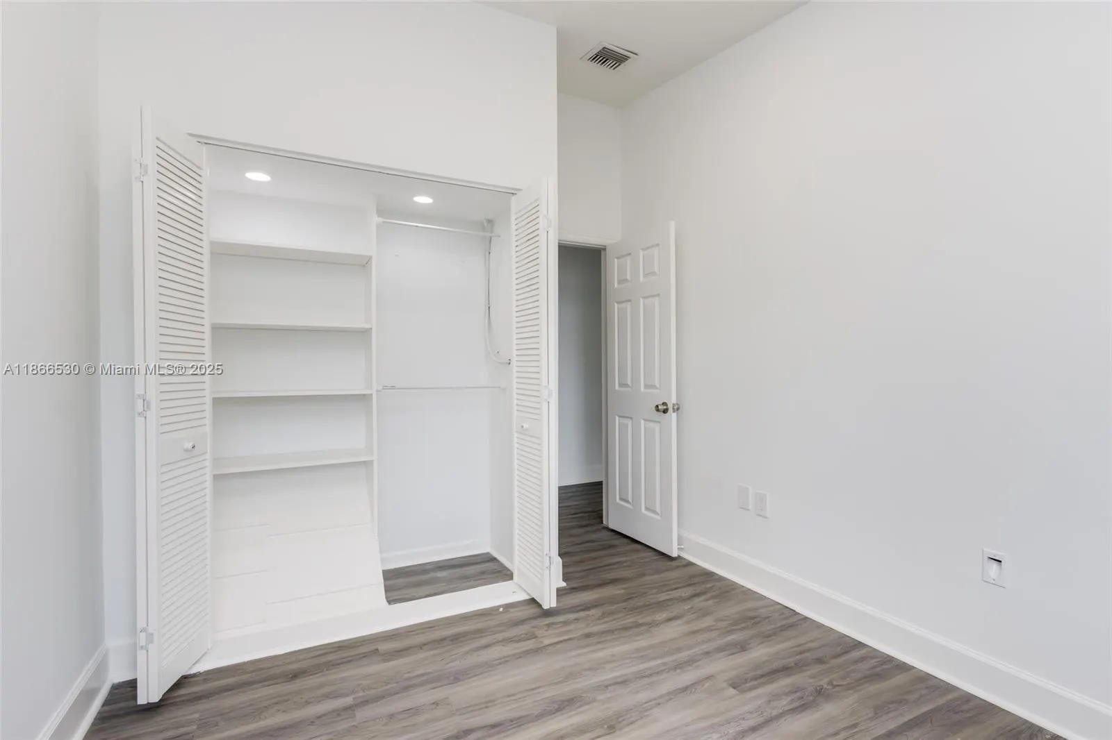 3776 NE 166th St, #108