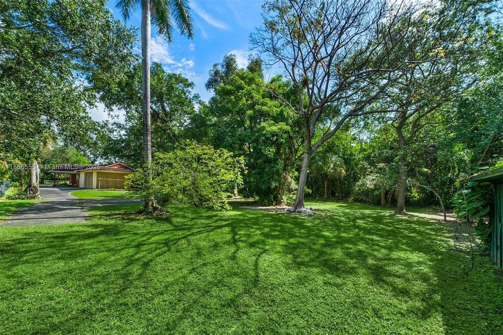 5440 Hammock Dr