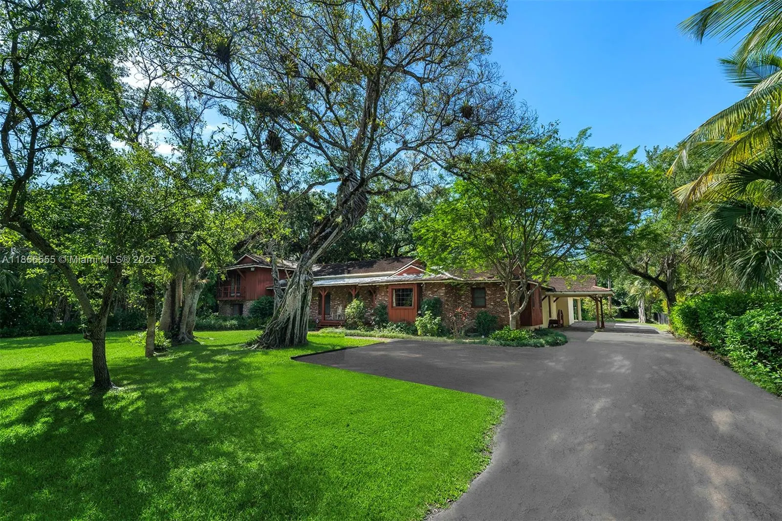 5440 Hammock Dr