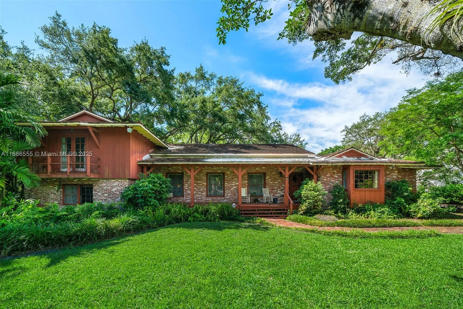 5440 Hammock Dr