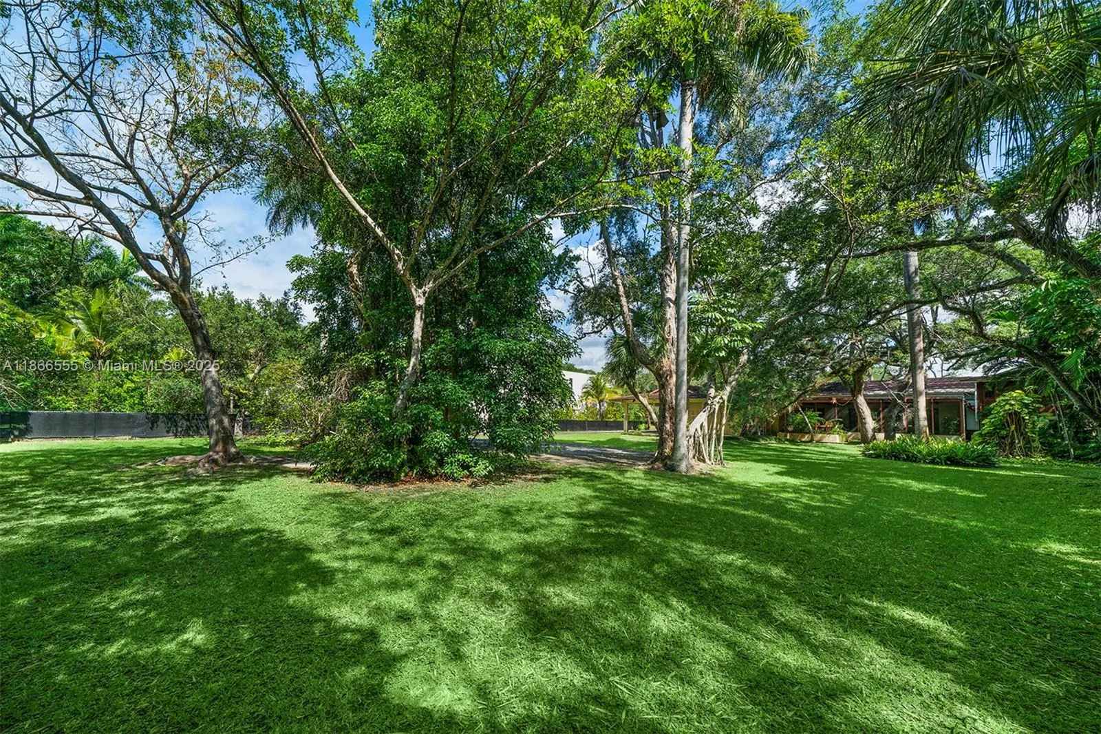 5440 Hammock Dr