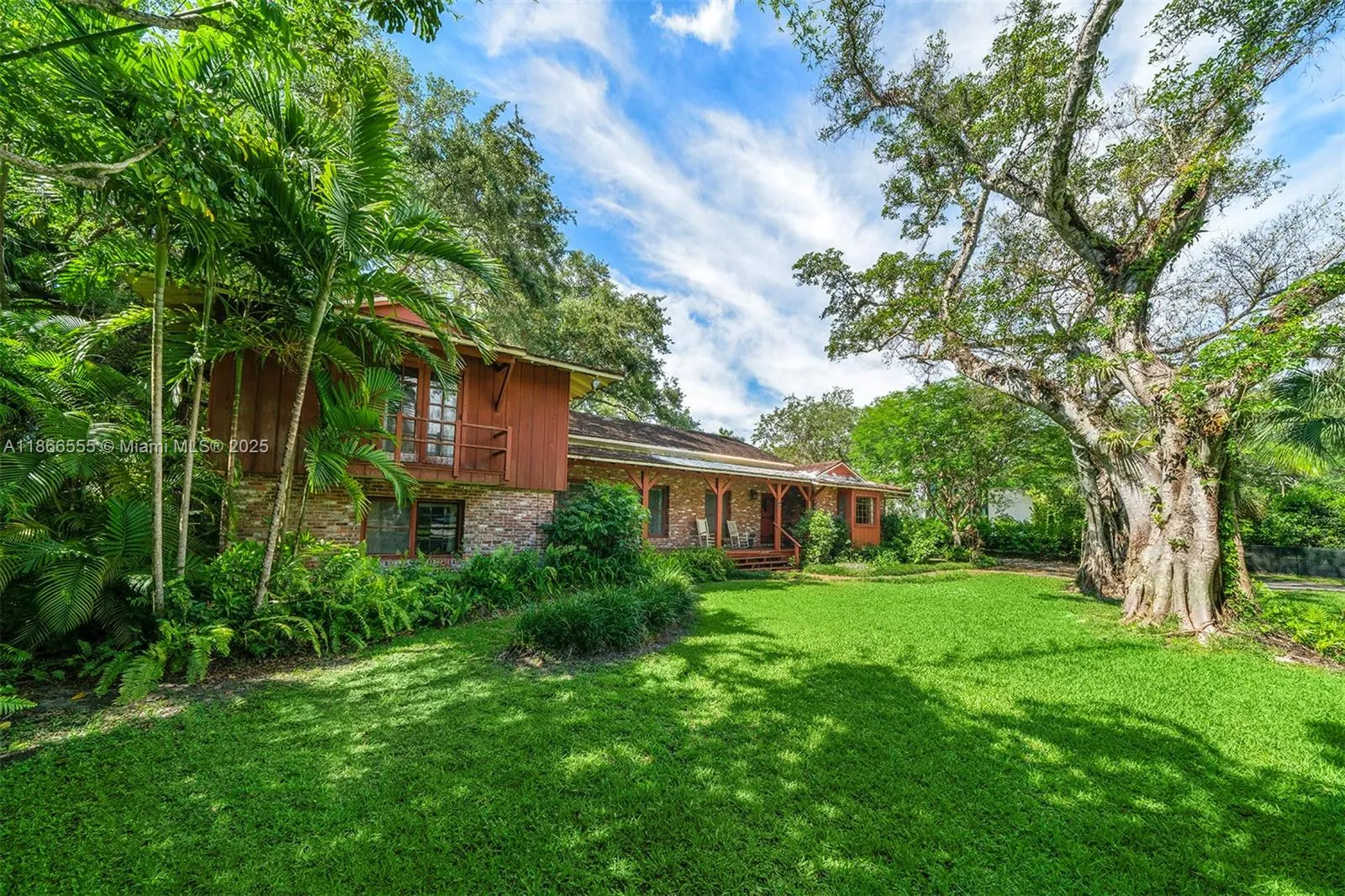 5440 Hammock Dr
