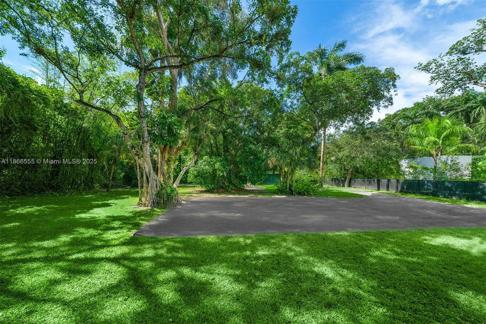 5440 Hammock Dr