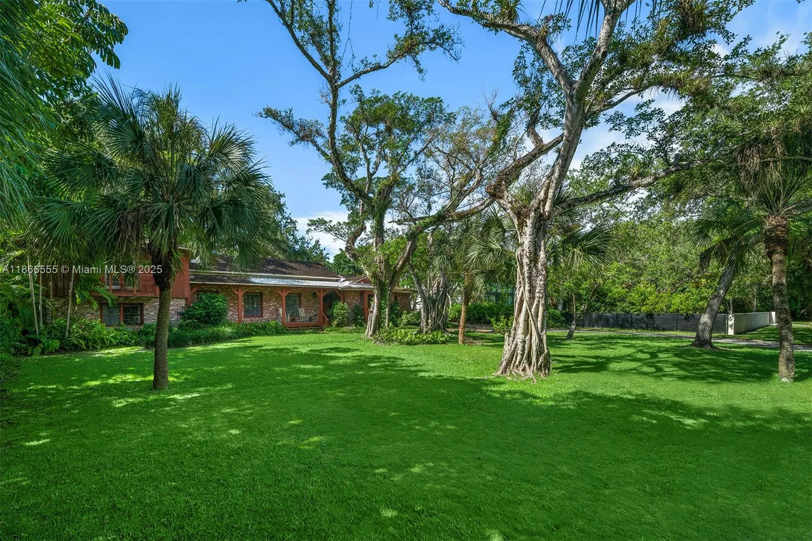 5440 Hammock Dr