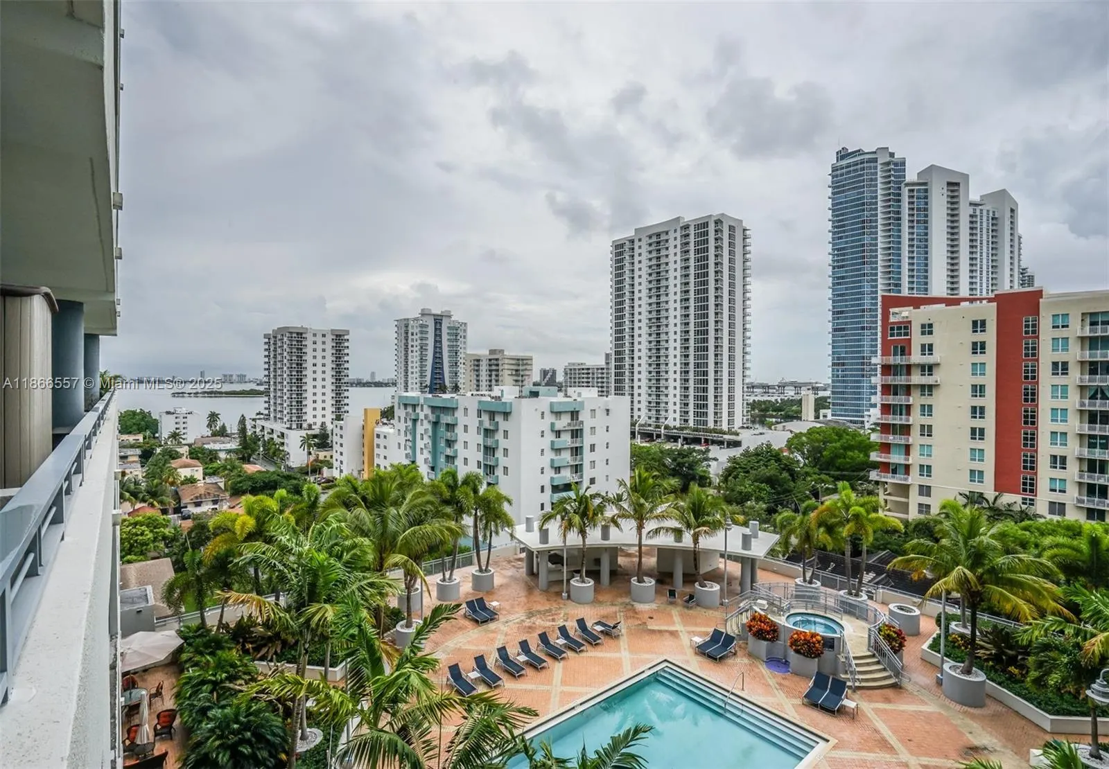 350 NE 24th St, #903
