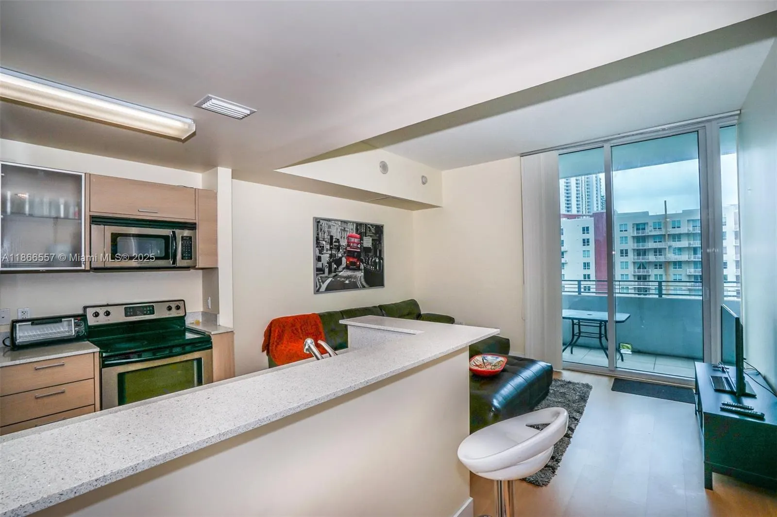 350 NE 24th St, #903