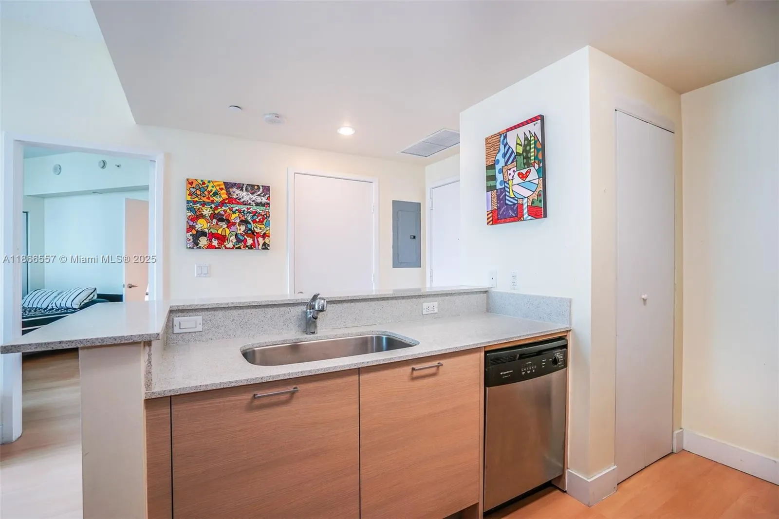 350 NE 24th St, #903