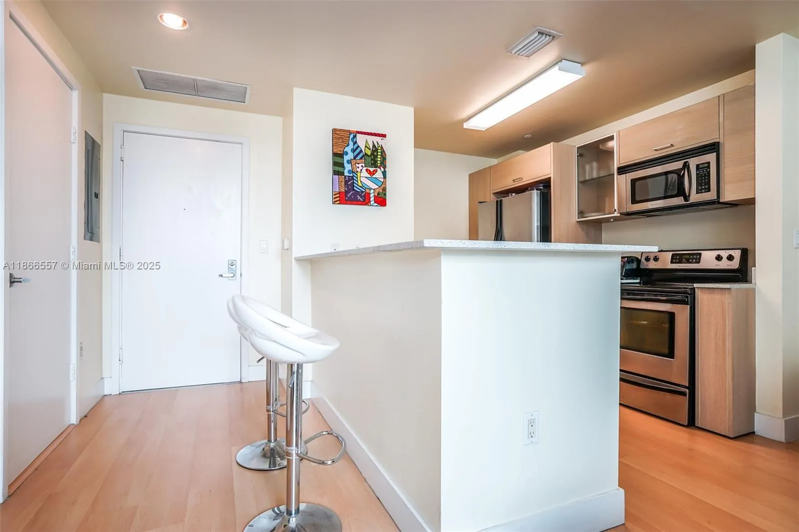 350 NE 24th St, #903