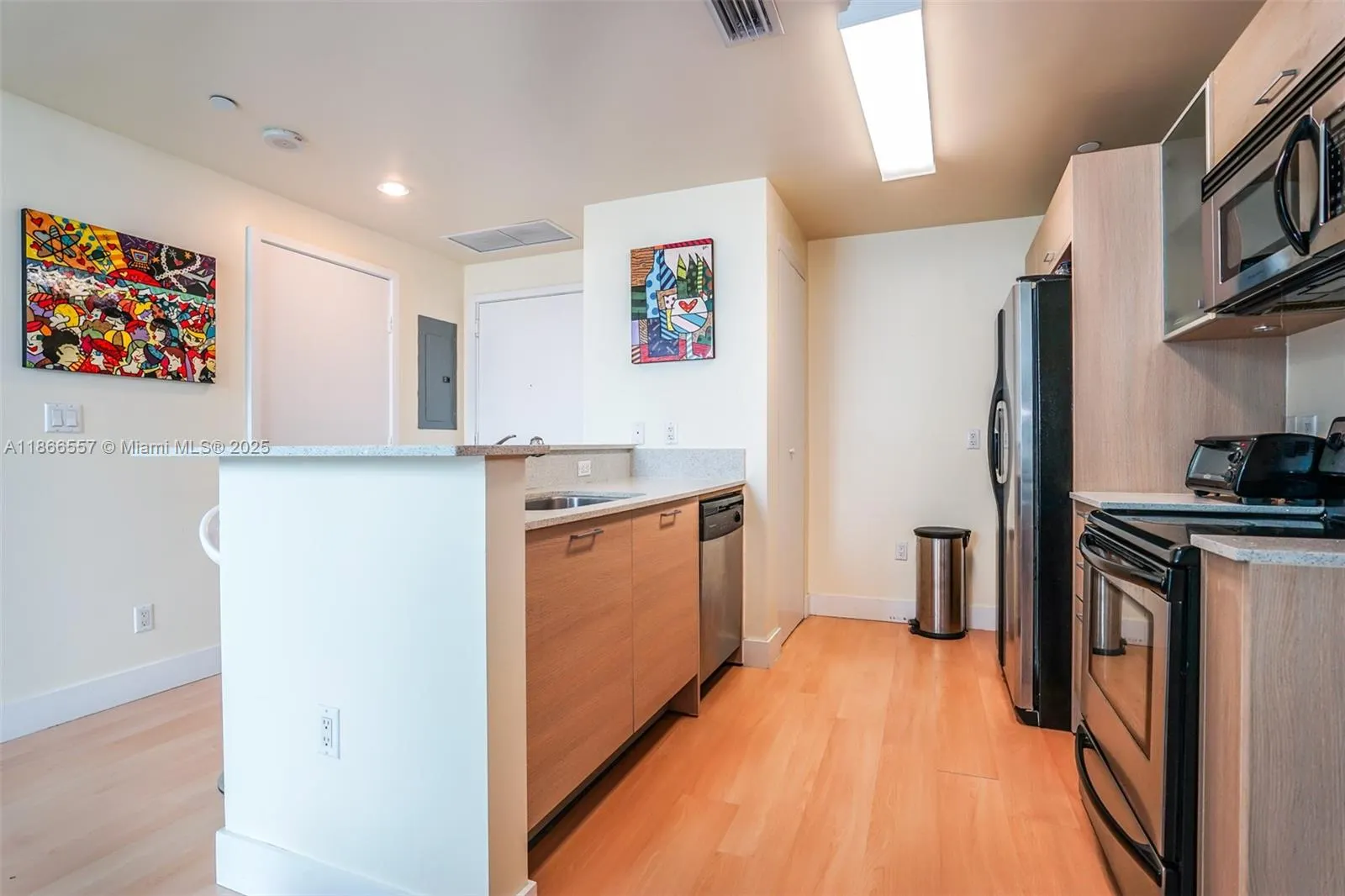 350 NE 24th St, #903