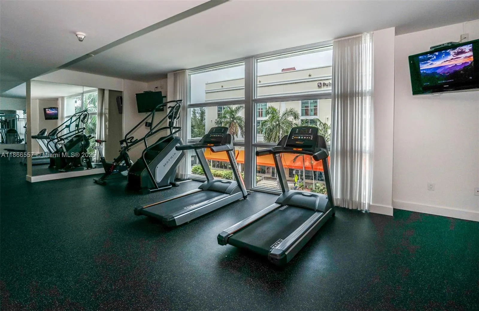 350 NE 24th St, #903