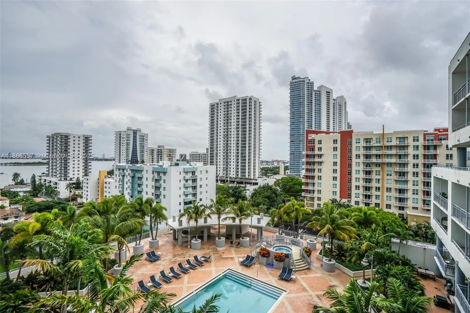 350 NE 24th St, #903