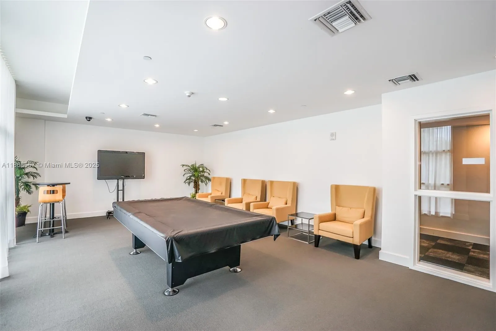 350 NE 24th St, #903