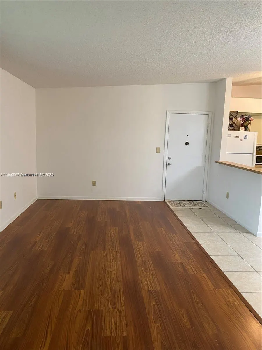 10407 E Clairmont Cir, #210