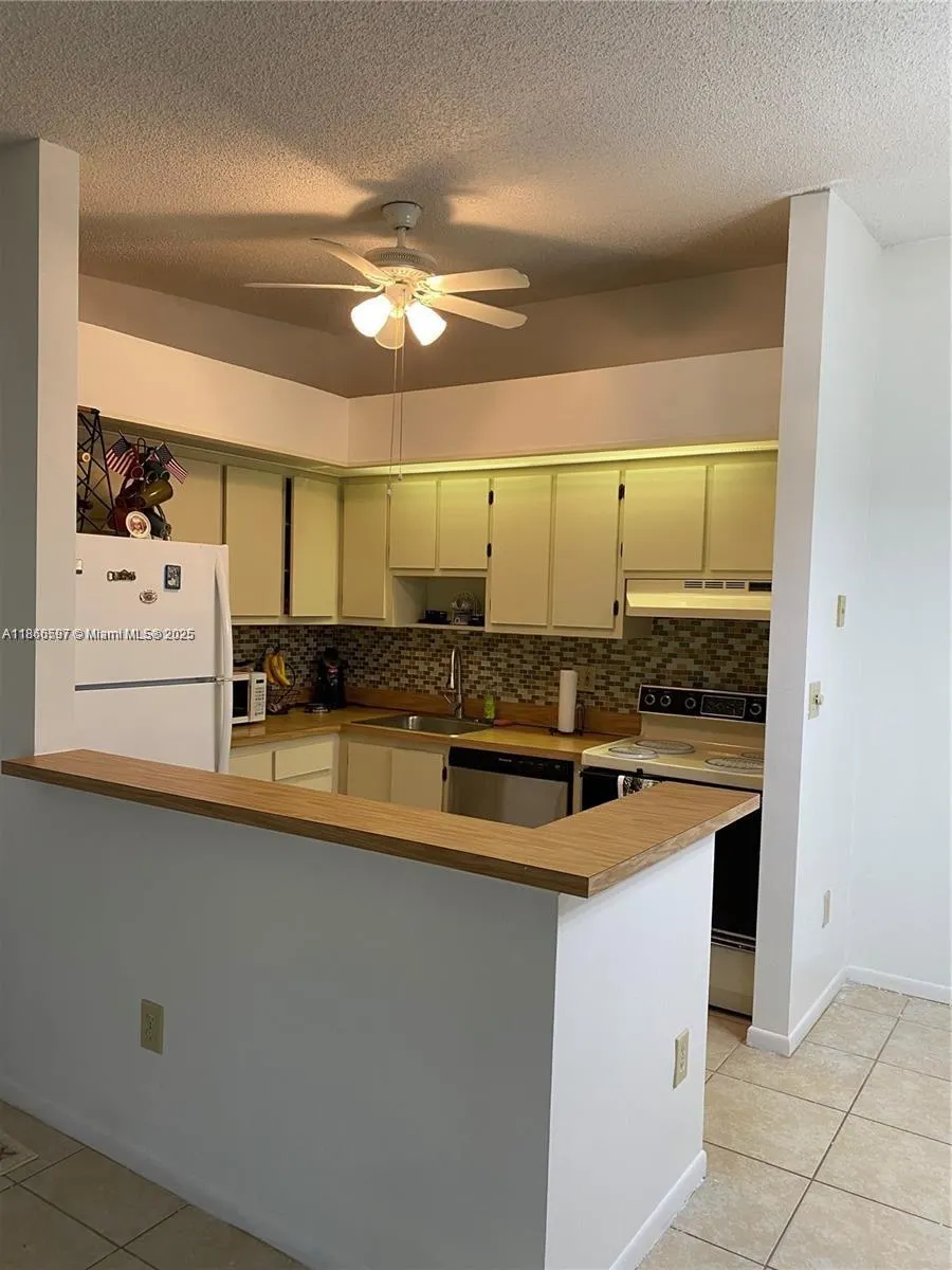 10407 E Clairmont Cir, #210