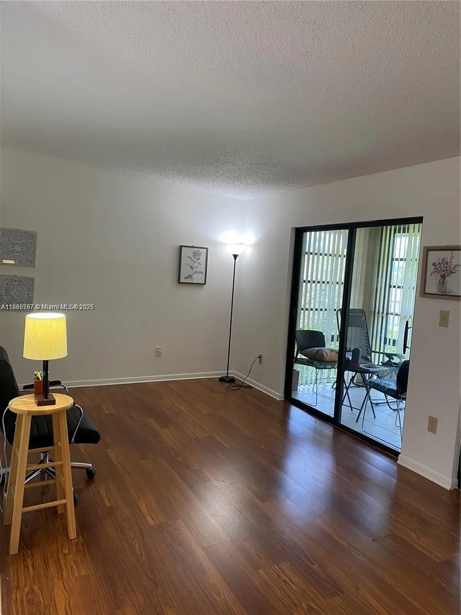 10407 E Clairmont Cir, #210
