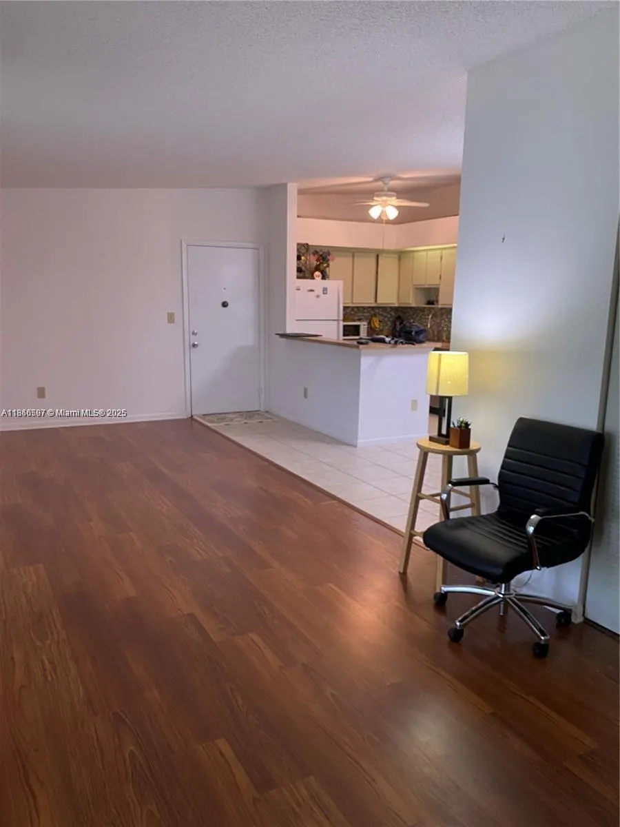 10407 E Clairmont Cir, #210