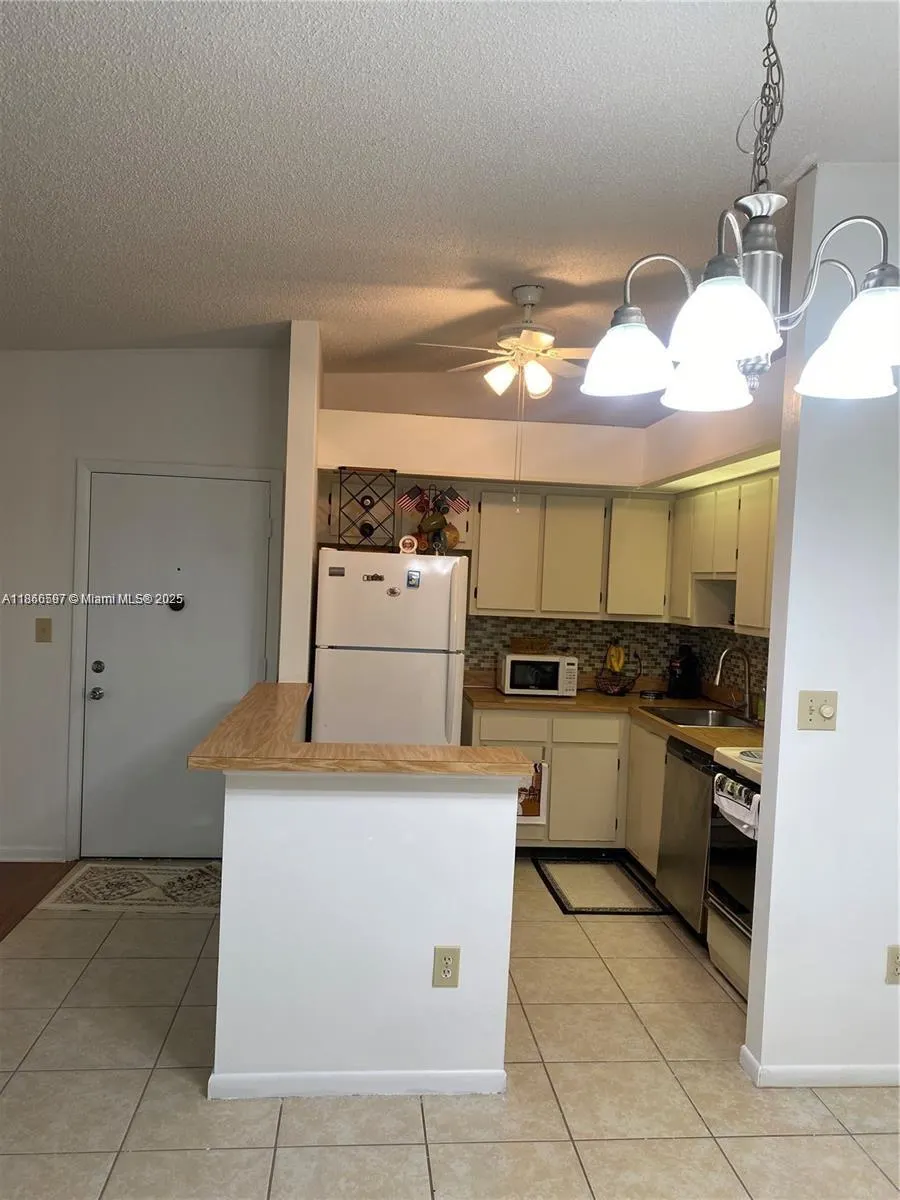 10407 E Clairmont Cir, #210