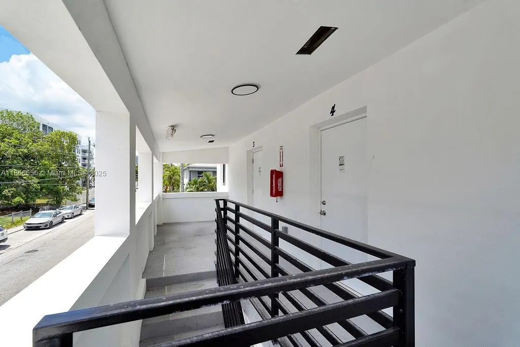 1814 NW 2nd Ct
