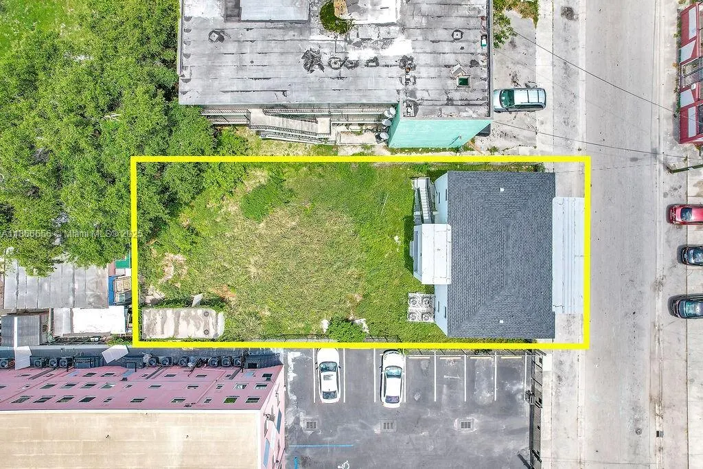 1814 NW 2nd Ct