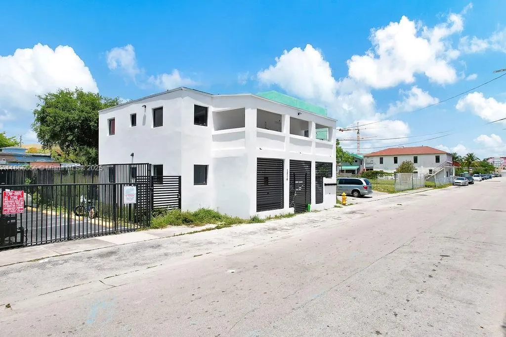 1814 NW 2nd Ct