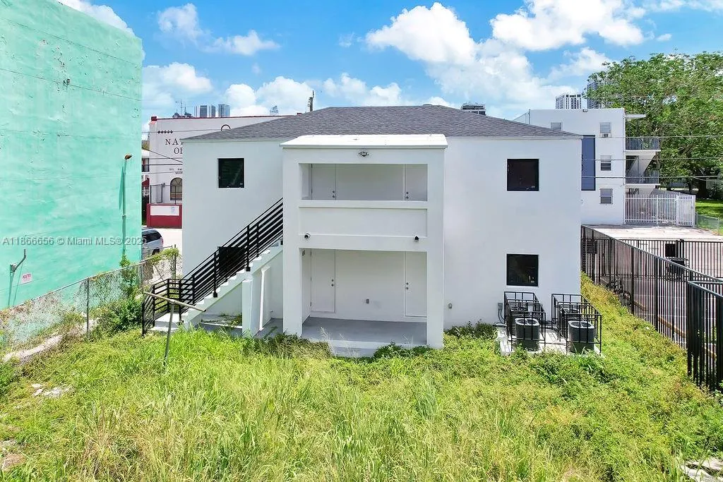 1814 NW 2nd Ct