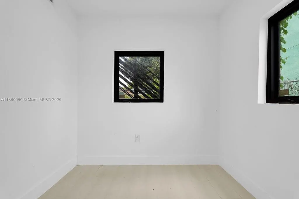 1814 NW 2nd Ct