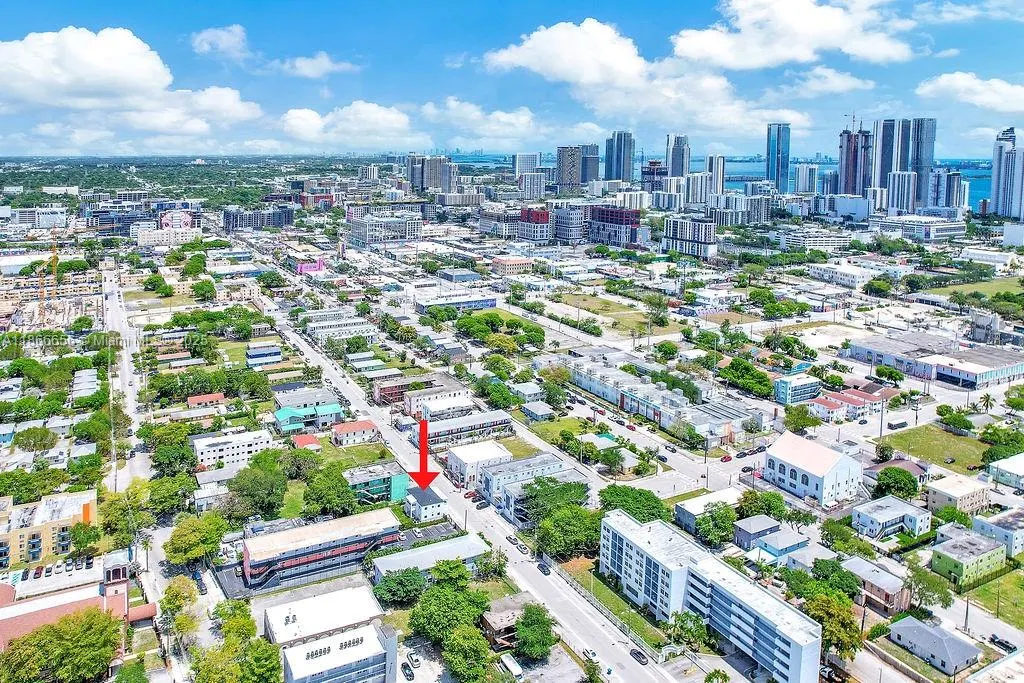 1814 NW 2nd Ct