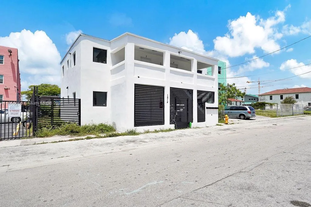 1814 NW 2nd Ct