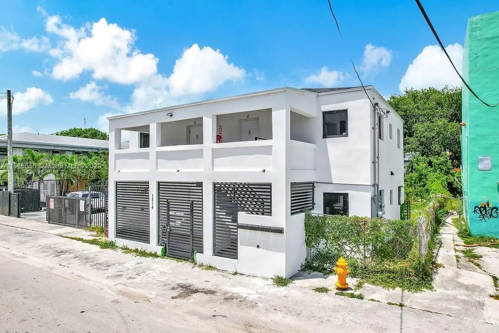 1814 NW 2nd Ct