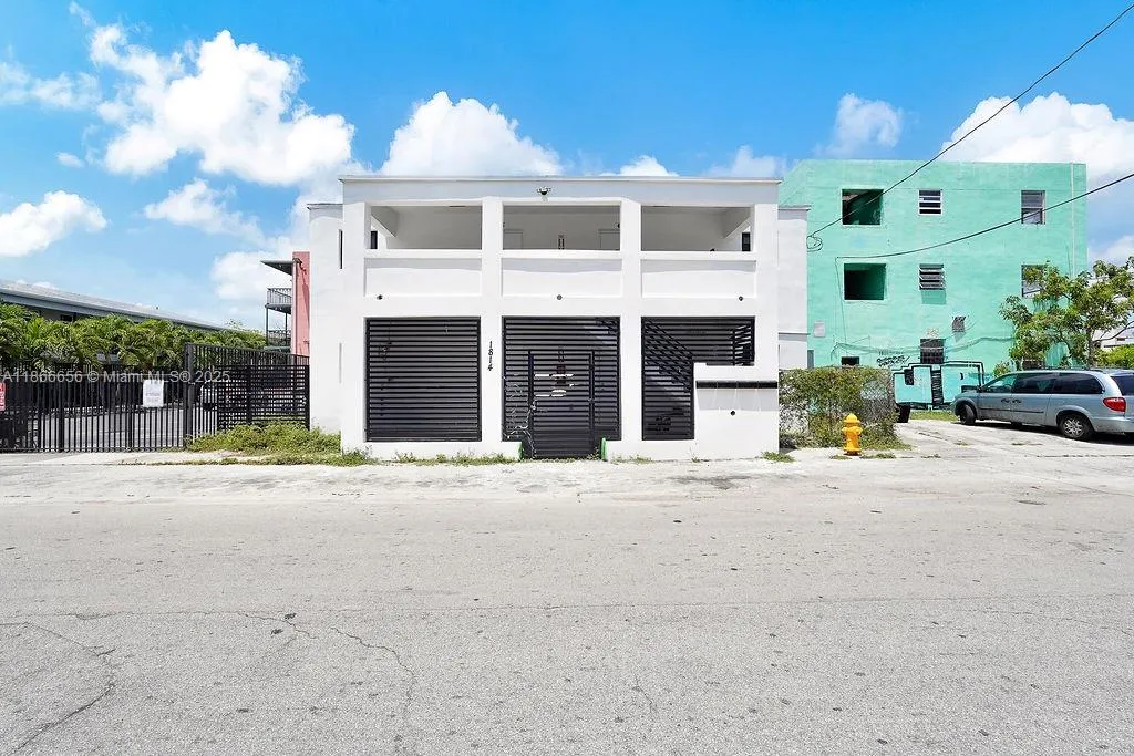 1814 NW 2nd Ct