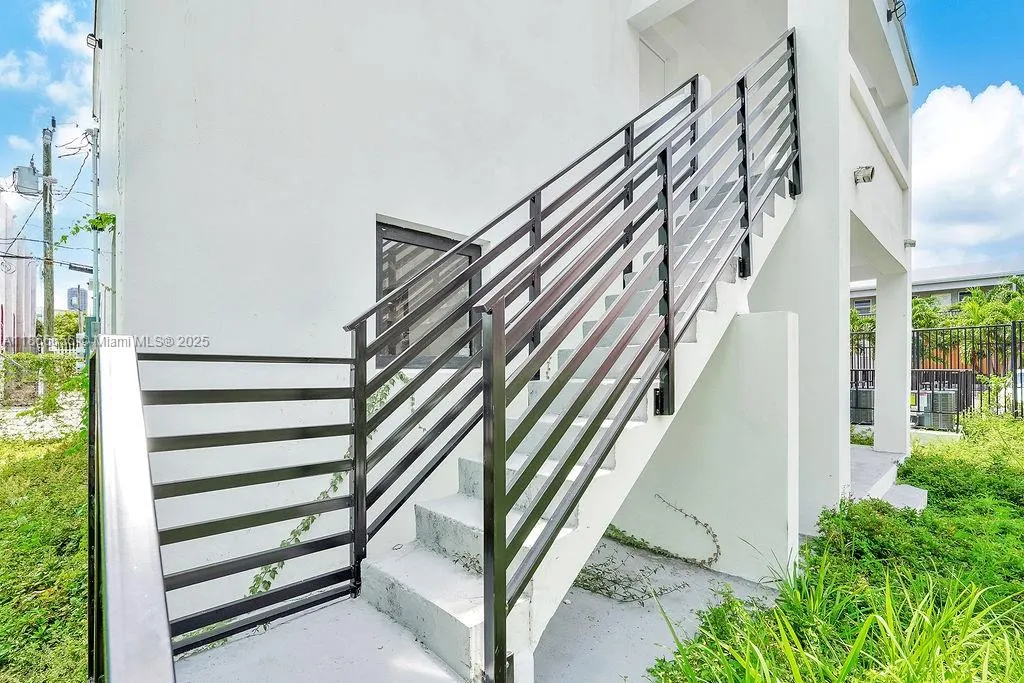 1814 NW 2nd Ct