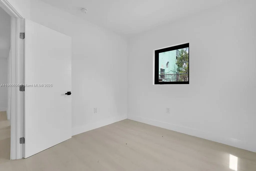 1814 NW 2nd Ct