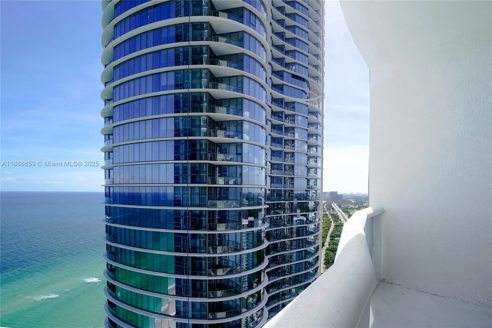 15811 Collins Ave, #2606