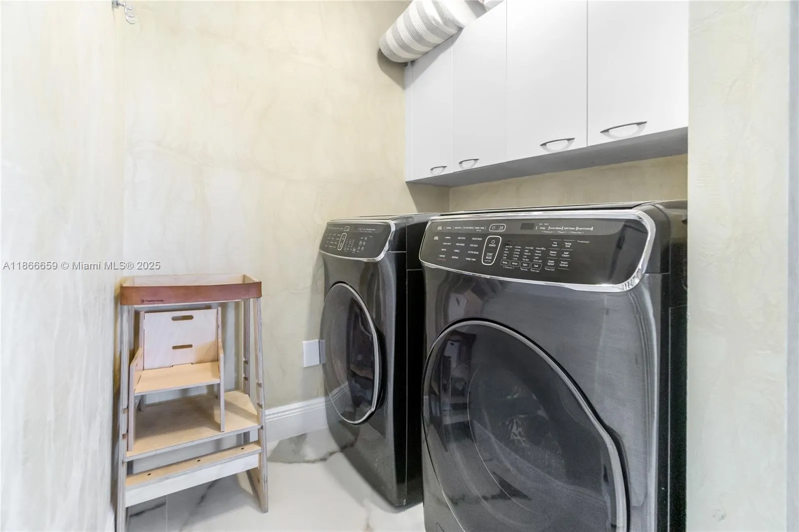 15811 Collins Ave, #2606