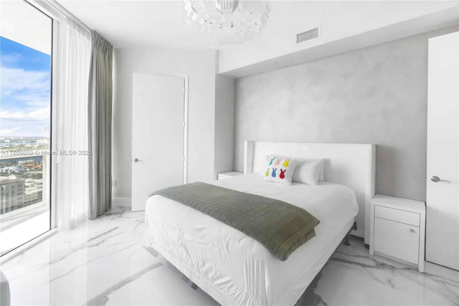 15811 Collins Ave, #2606
