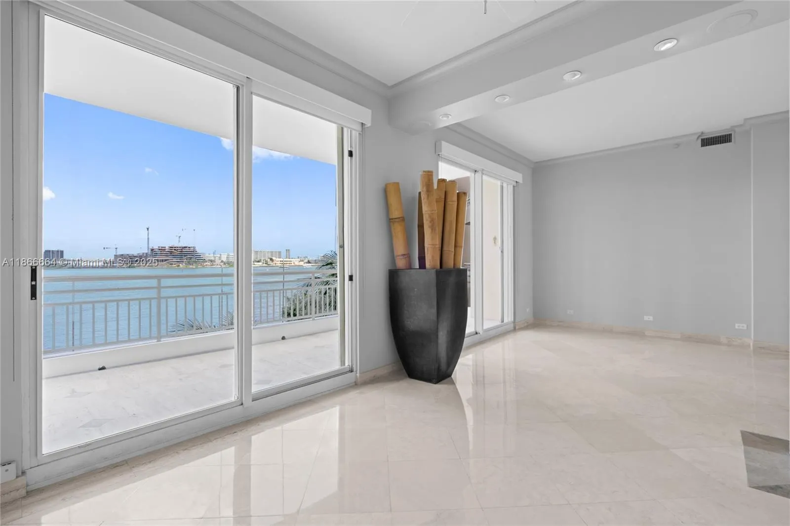 888 Brickell Key Dr, #408