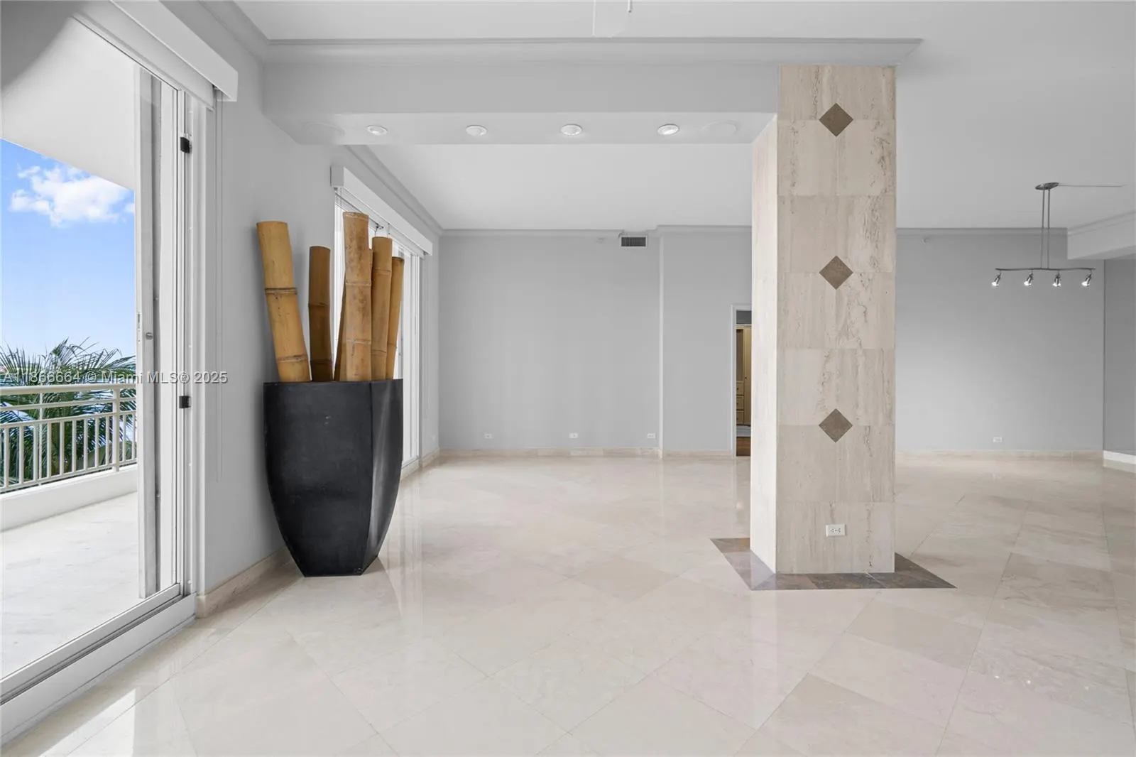 888 Brickell Key Dr, #408
