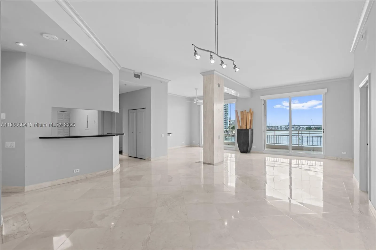 888 Brickell Key Dr, #408