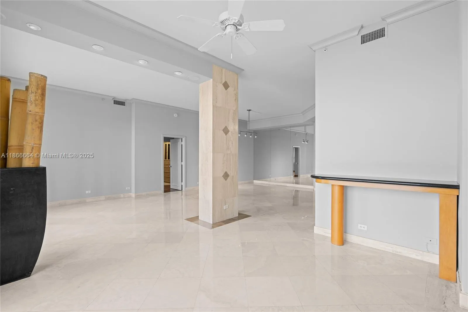 888 Brickell Key Dr, #408