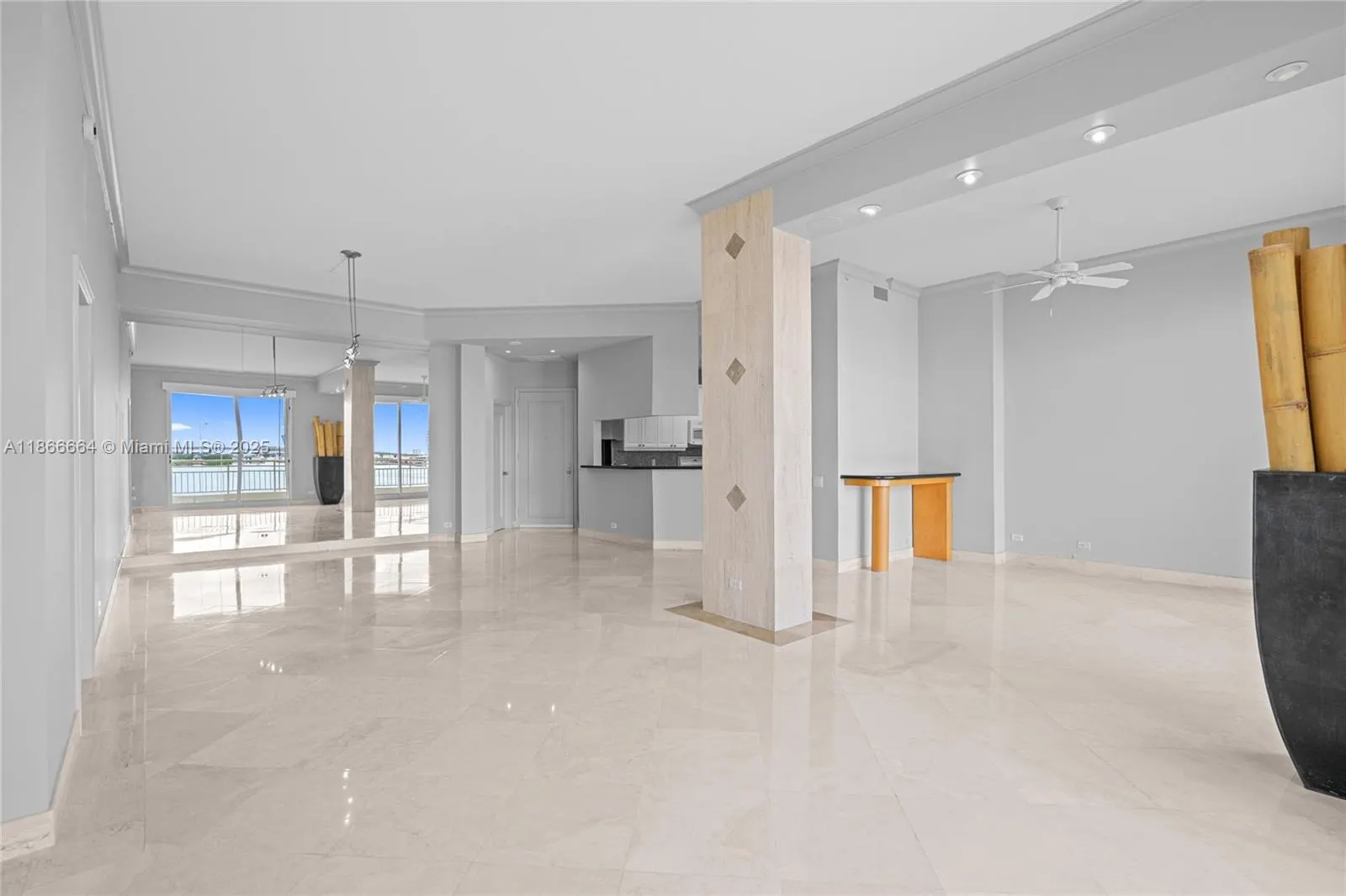 888 Brickell Key Dr, #408