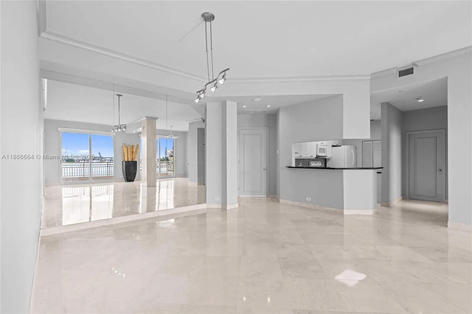 888 Brickell Key Dr, #408