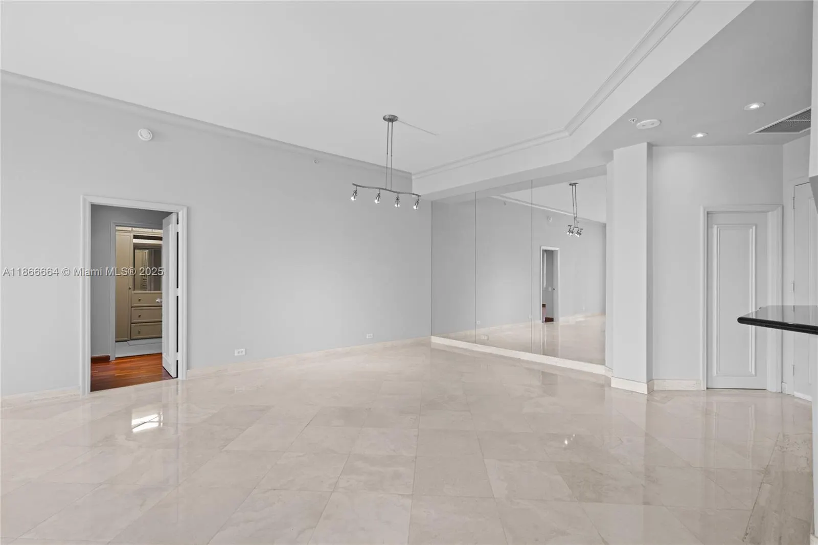 888 Brickell Key Dr, #408