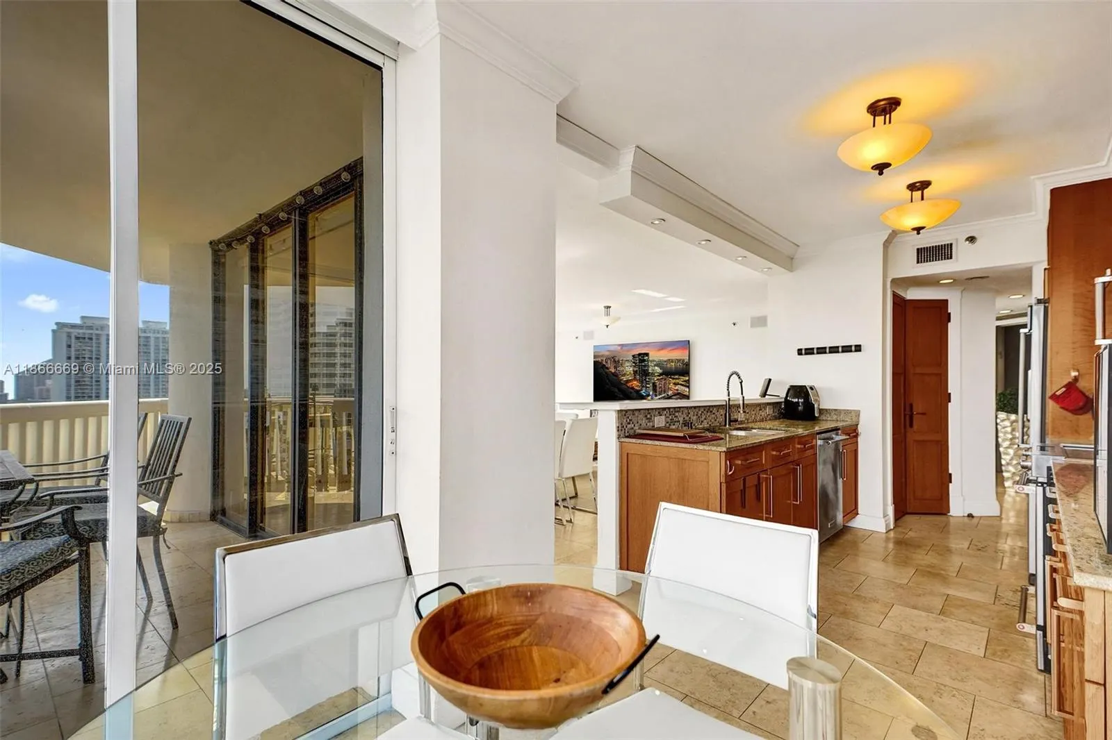 1000 W Island Blvd, #1909