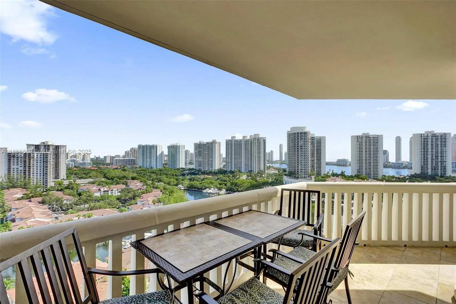 1000 W Island Blvd, #1909