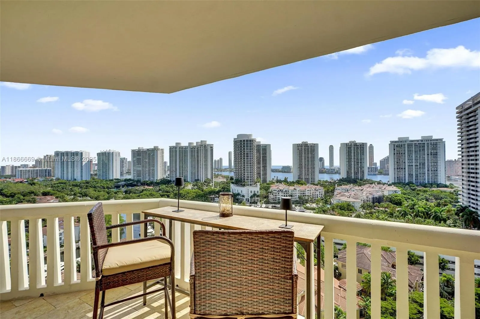 1000 W Island Blvd, #1909