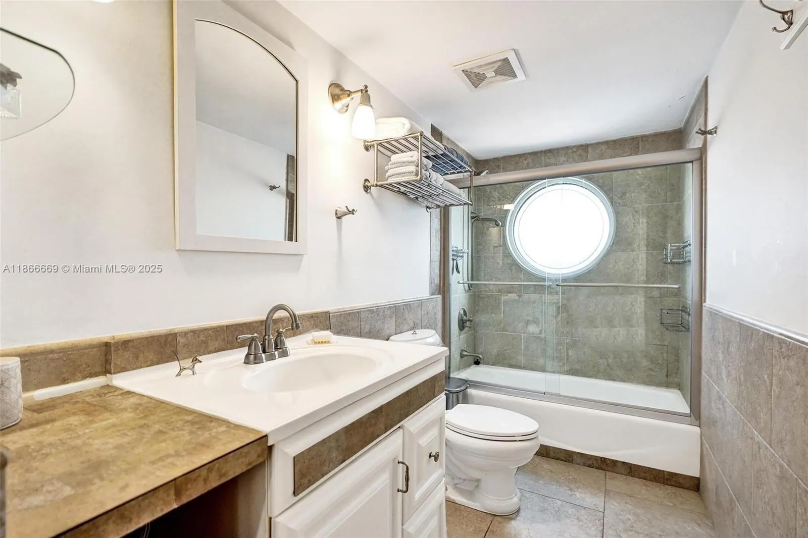 1000 W Island Blvd, #1909